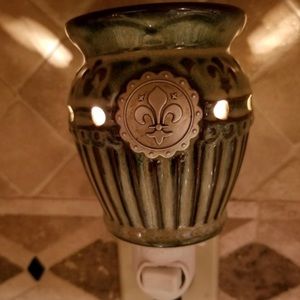Scentsy mini wax warmer